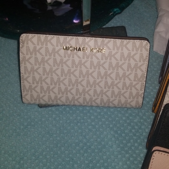 Michael Kors wallet - Picture 5 of 8